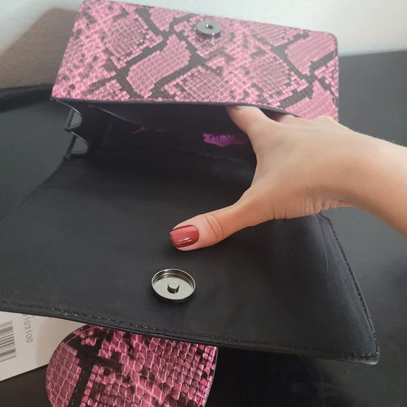 Betsey Johnson Pink Snake Print Handbag - Picture 7 of 8